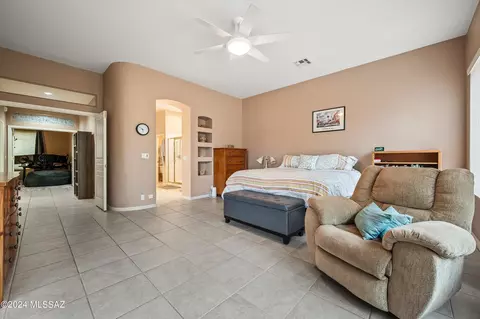 Bedroom - 9657 E Waters Edge Pl, Tucson, AZ 85749 photo 5 of 9