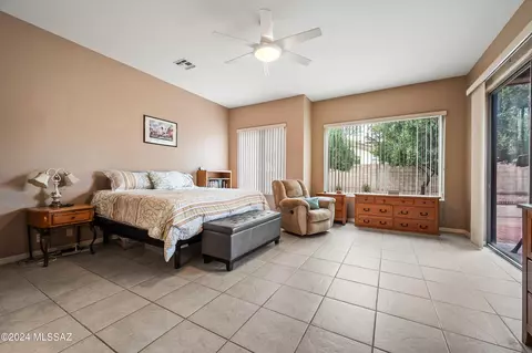 Bedroom - 9657 E Waters Edge Pl, Tucson, AZ 85749 photo 7 of 9