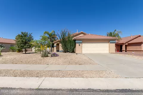 7048 W Harcuvar Dr, Tucson, AZ 85743