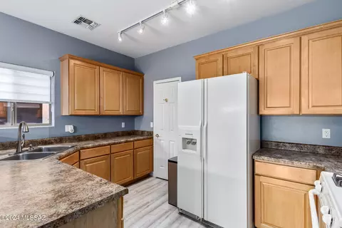 Kitchen - 3768 E Felix Blvd, Tucson, AZ 85706 photo 1 of 3