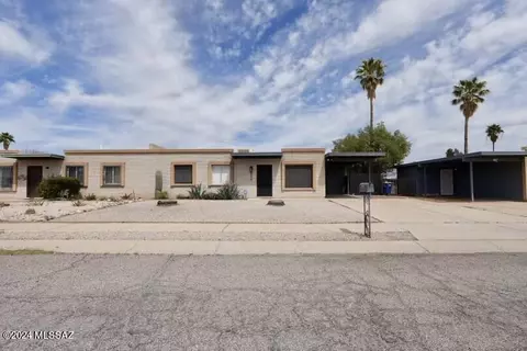 2498 S Saddleback Ave, Tucson, AZ 85710
