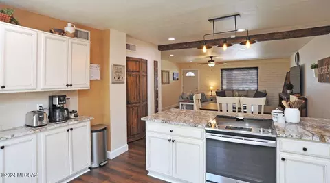Kitchen - 9512 E Myra Dr, Tucson, AZ 85730 photo 1 of 9