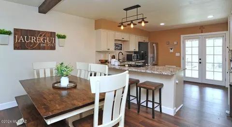 Kitchen - 9512 E Myra Dr, Tucson, AZ 85730 photo 3 of 9