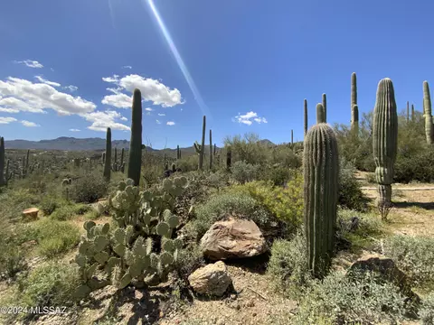 6850 W El Camino Del Cerro, Tucson, AZ 85745