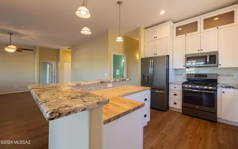 Kitchen - 13835 S Galloping Dee Ct, Vail, AZ 85641 photo 2 of 4