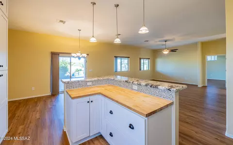 Kitchen - 13835 S Galloping Dee Ct, Vail, AZ 85641 photo 4 of 4