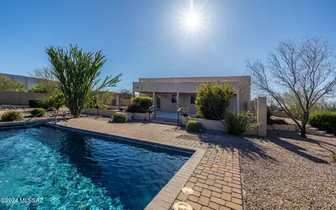 Exterior - 13835 S Galloping Dee Ct, Vail, AZ 85641 photo 2 of 14