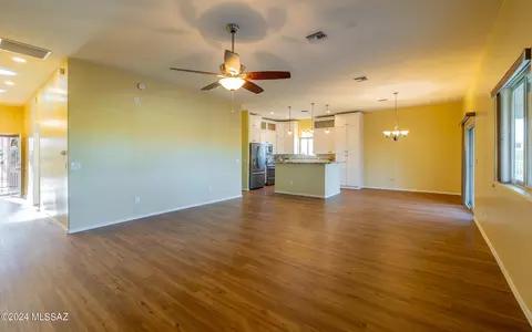 Living - 13835 S Galloping Dee Ct, Vail, AZ 85641 photo 2 of 3