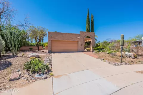 737 W Rio-altar, Green Valley, AZ 85614
