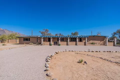 8620 N Hickory Dr, Tucson, AZ 85704