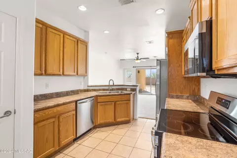 Kitchen - 5956 S Starling Dr, Tucson, AZ 85747 photo 4 of 4