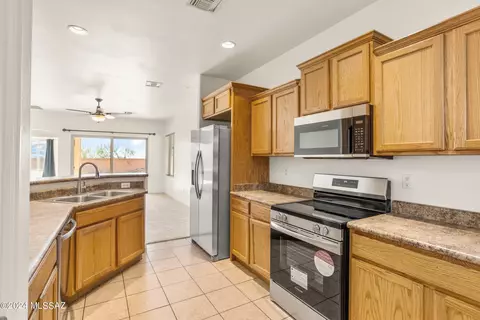 Kitchen - 5956 S Starling Dr, Tucson, AZ 85747 photo 2 of 4