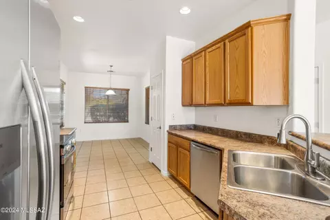 Kitchen - 5956 S Starling Dr, Tucson, AZ 85747 photo 3 of 4