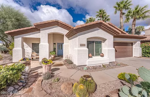 2084 E Longspur Pl, Green Valley, AZ 85614