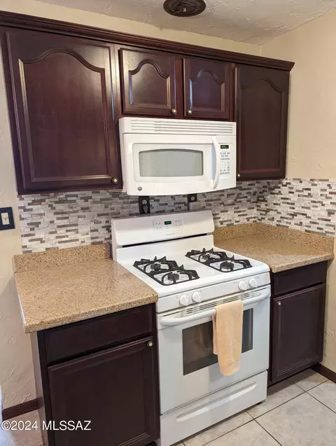 Kitchen - 2326 E 19th St, Tucson, AZ 85719 photo 1 of 5