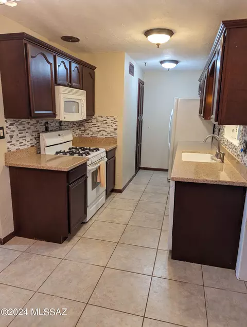 Kitchen - 2326 E 19th St, Tucson, AZ 85719 photo 4 of 5