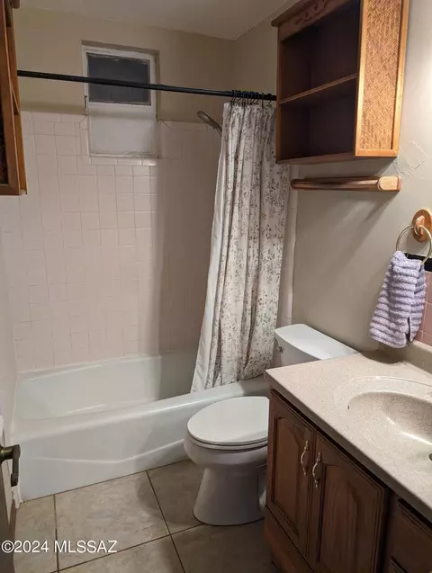Bath - 2326 E 19th St, Tucson, AZ 85719 photo 1 of 1