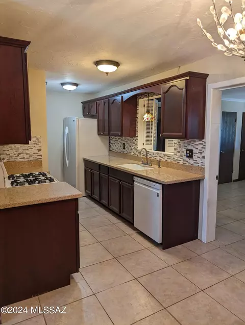 Kitchen - 2326 E 19th St, Tucson, AZ 85719 photo 3 of 5