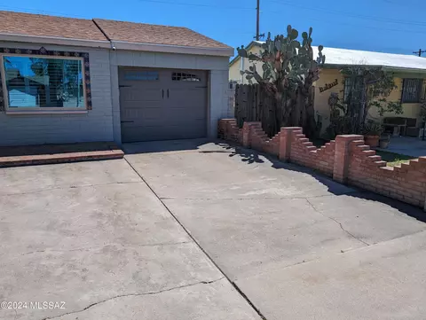 Exterior - 2326 E 19th St, Tucson, AZ 85719 photo 7 of 8