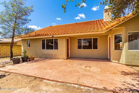 Exterior - 9574 E Adare Ln, Tucson, AZ 85747 photo 4 of 5