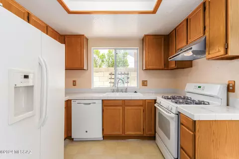 Kitchen - 9574 E Adare Ln, Tucson, AZ 85747 photo 3 of 3