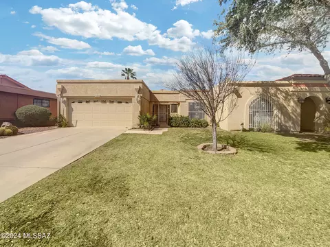2572 W Crown King Dr, Tucson, AZ 85741