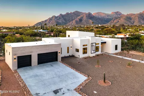 1035 E Camino De Los Padres, Tucson, AZ 85718