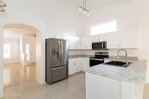 7211 W Kiwi Ln, Tucson, AZ 85743