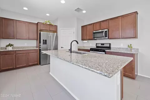 10020 E Camelback Trl, Tucson, AZ 85747 photo 3
