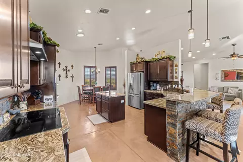 Kitchen - 2540 E Lomas Dr, Vail, AZ 85641 photo 3 of 6