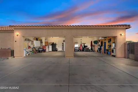 Exterior - 2540 E Lomas Dr, Vail, AZ 85641 photo 9 of 18