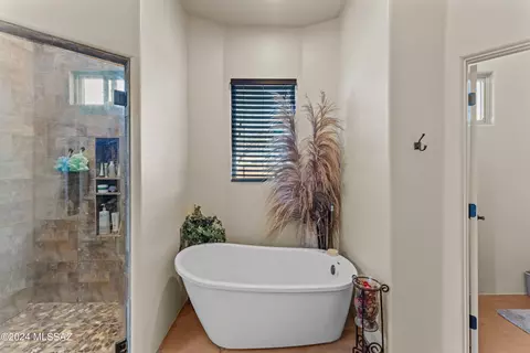 Bath - 2540 E Lomas Dr, Vail, AZ 85641 photo 3 of 5