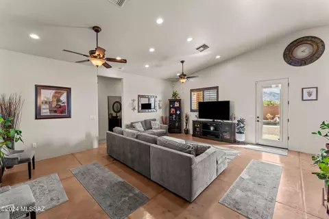 Living - 2540 E Lomas Dr, Vail, AZ 85641 photo 1 of 4