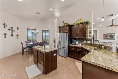 Kitchen - 2540 E Lomas Dr, Vail, AZ 85641 photo 2 of 6
