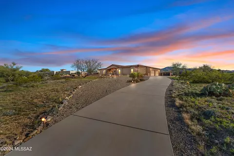 Exterior - 2540 E Lomas Dr, Vail, AZ 85641 photo 2 of 18