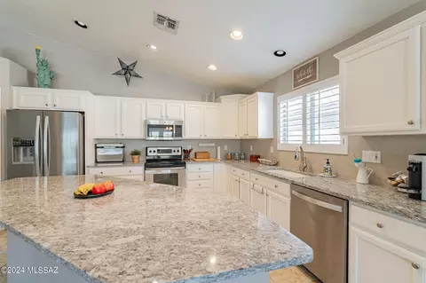 Kitchen - 10468 E Oakbrook St, Tucson, AZ 85747 photo 5 of 5