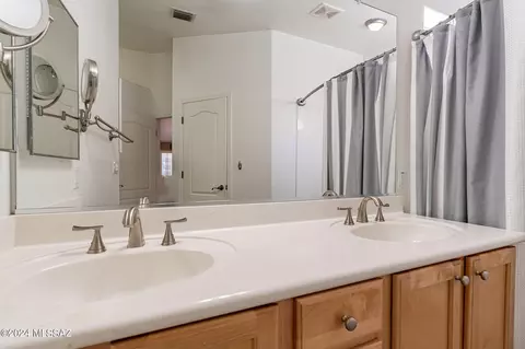 Bath - 10468 E Oakbrook St, Tucson, AZ 85747 photo 1 of 2