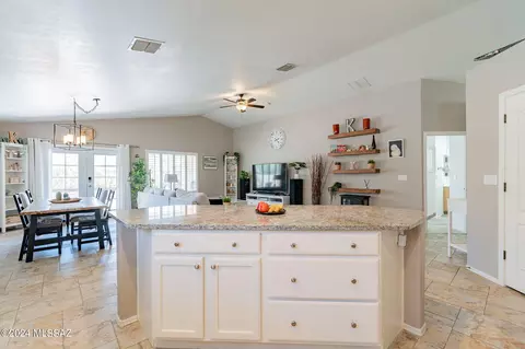 Kitchen - 10468 E Oakbrook St, Tucson, AZ 85747 photo 4 of 5