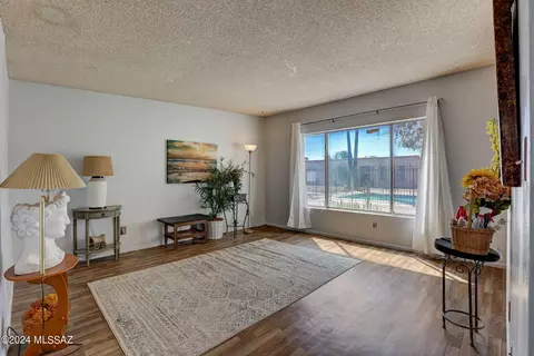 9317 E Old Spanish Trl, Tucson, AZ 85710