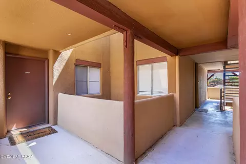 1810 E Blacklidge Dr #411, Tucson, AZ 85719