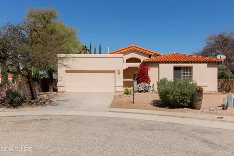 192 N Fenceline Dr, Tucson, AZ 85748