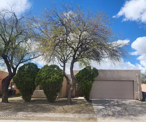 5556 S Swires Rd, Tucson, AZ 85746