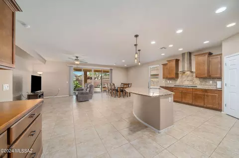 Kitchen - 13974 E Barouche Dr, Vail, AZ 85641 photo 3 of 4