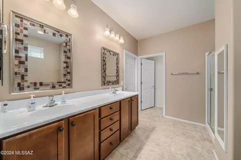 Bath - 13974 E Barouche Dr, Vail, AZ 85641 photo 1 of 3