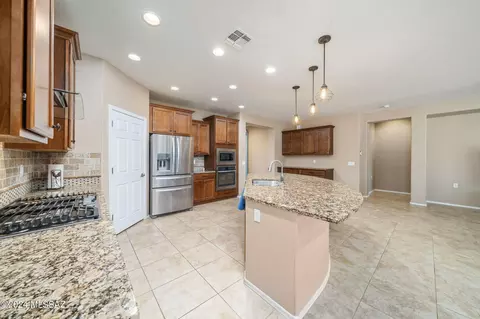 Kitchen - 13974 E Barouche Dr, Vail, AZ 85641 photo 4 of 4