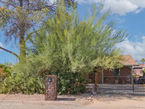813 E Hedrick Dr, Tucson, AZ 85719