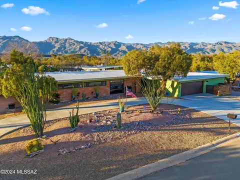 6925 E Soyaluna Pl, Tucson, AZ 85715