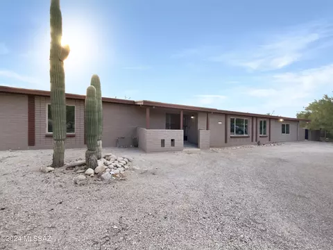 6633 N Amahl Cir, Tucson, AZ 85704