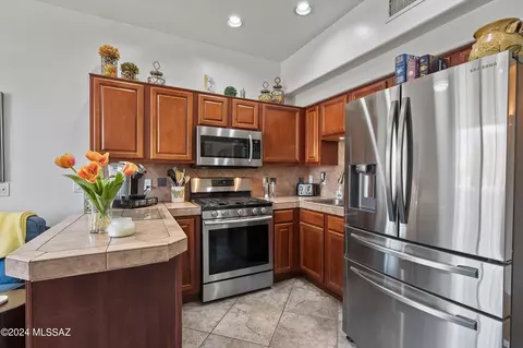 Kitchen - 13794 E Red Hawk Sky Trl, Vail, AZ 85641 photo 6 of 7