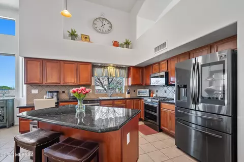 Kitchen - 13794 E Red Hawk Sky Trl, Vail, AZ 85641 photo 2 of 7
